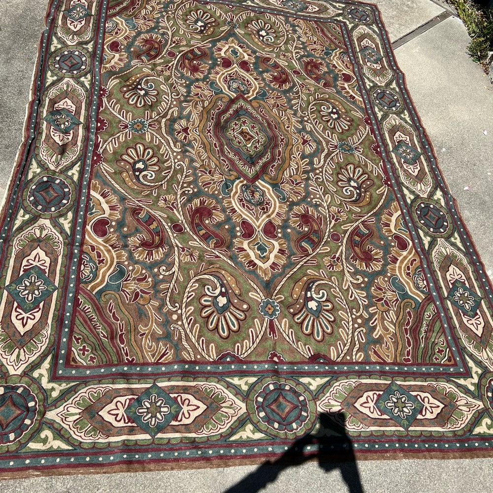 Chain stitch rug -beautiful muted color shades, gently used. 6ft x 8ft 3inches
